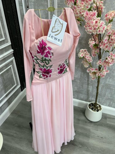 فستان العيد الوردي تفته و شيفون و باربي تطريز راقي...