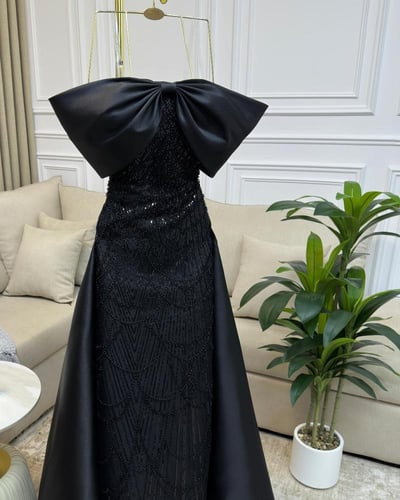 فستان سهره فخم ميكادو وتل مطرز بخرز لون احمر و بيج...