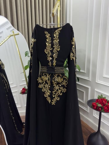 جلابية اللون اسود تطريز يدوي من متجر جوهره MN MA