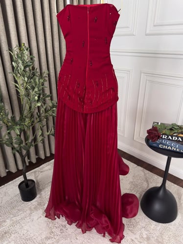 فستان فخم الالوان اسود وابيض احمر باربي اصلي درجه...