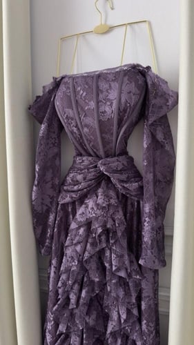 فستان سهره اللون موف الخامه دانتيل فخم وراقي من مت...