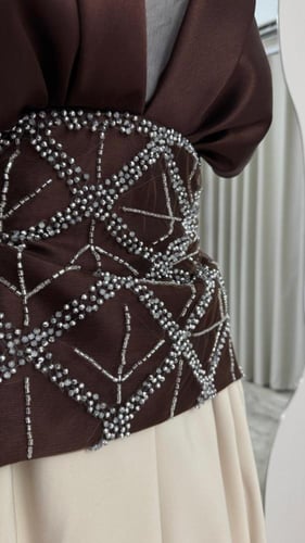 فستان سهره اللون اسود على بيج تطريز يدري من متجر ج...