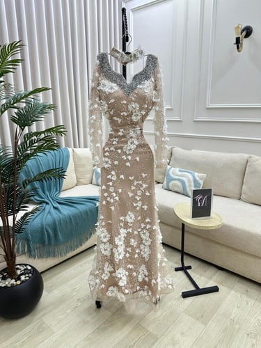 فستان سهره اللون ابيض بطانه تفته سترتش كلفه شك سهر...