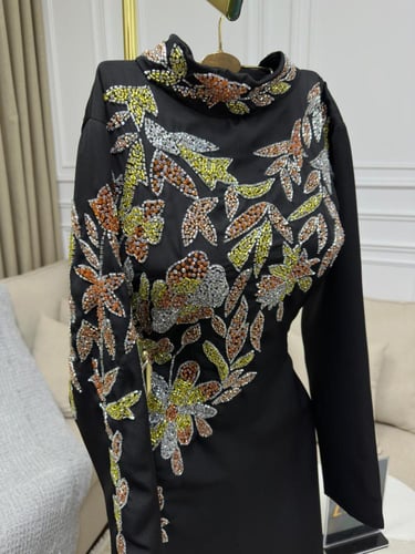 فستان سهره فخم الخامه:باربي على تطريز اصلي راقي LV