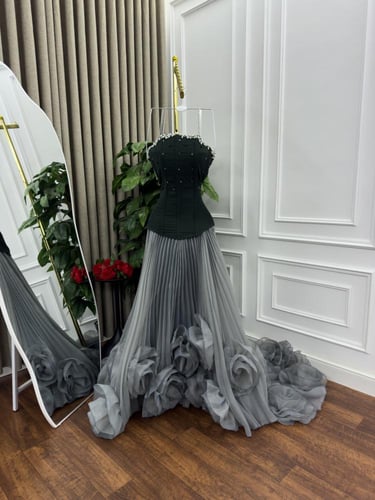 فستان سهره فخم اللون رمادي خامه اورجنزه لمعه وبارب...