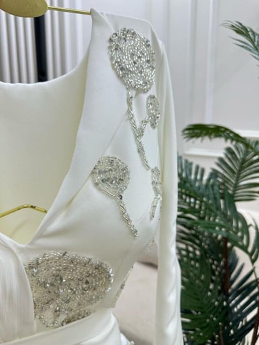 جمبسوت الخامه باربي تطريز اللون ابيض K MN D