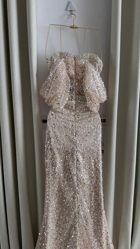 فستان سهره اللون بيج القماش كلفه خرز ولول البطانه...