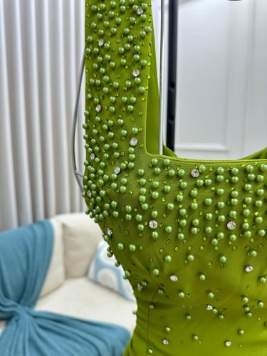 فستان سهره اللون برغندي اخضر فاتح تفاحي نوع القماش...