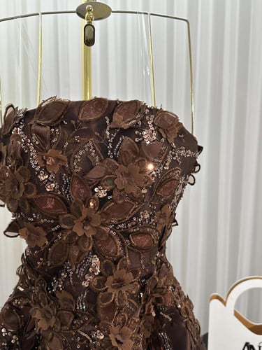 فستان سهره اللون بني الخامة ميكادو تطريز خرز من مت...