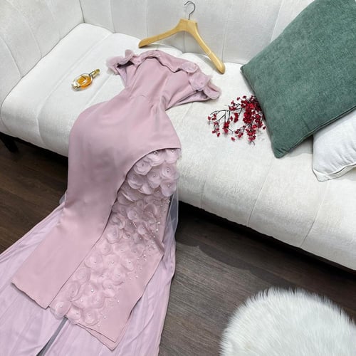 فستان سهره اللون لحمي الخامه كريب باربي 80ورده مطر...