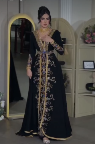 جلابيه اللون اسود باربي تطريز يدوي الاصلي من متجر...