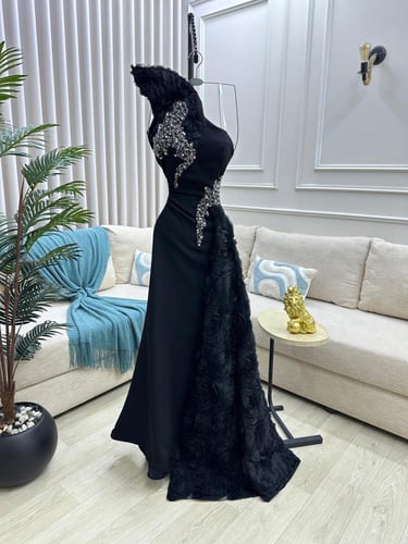 فستان سهره اللون اسود القماش باربي بطريز يدوي راقي...