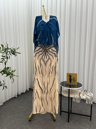 فستان سهره اللون ازرق على بيج القماش كمبيوتر فصوص...