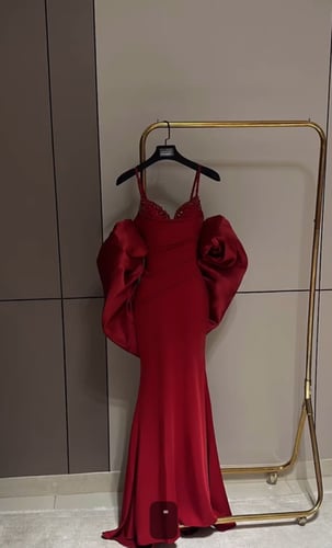 فستان سهره اللون احمر خامه باربي وجاكت شانطون وخرز...