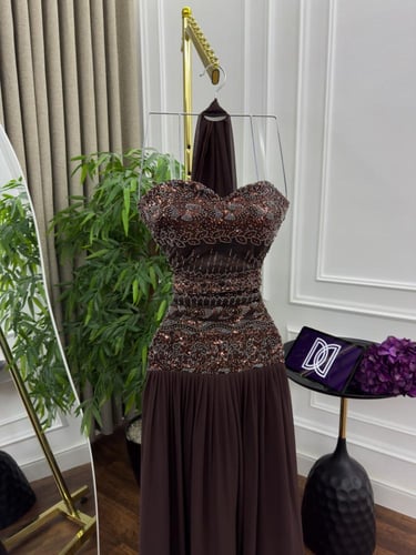 فستان سهره اللون بني شيفون كلوش تطريز كلفه من متجر...