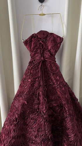 فستان سهره اللون برغندي من متجر جوهره MN