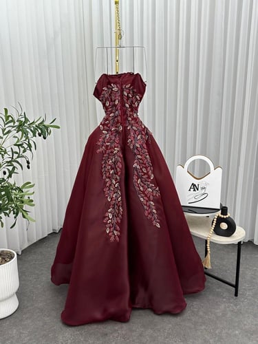 فستان سـهرة اللون برغندي الخامة جزار تطريز خرز راق...