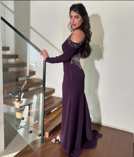 فستان اسود وبنفسجي فتحه خلفيه الخامه باربي من متجر...