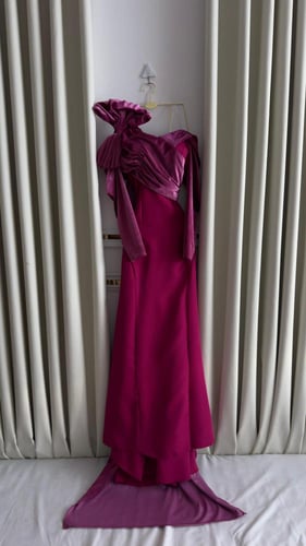 فستان سهره اللون فوشي خامه باربي ومخمل من متجر جوه...