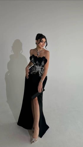 فستان سهره اللون اسود خامه باربي وكلفه خرز شغل يد...