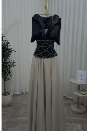 فستان سهره اللون اسود على بيج تطريز يدري من متجر ج...