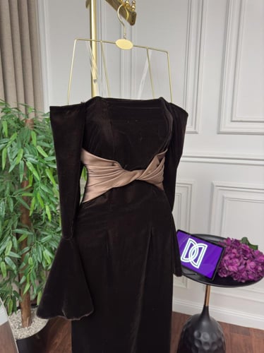 فستان سهره بني مخمل وباربي