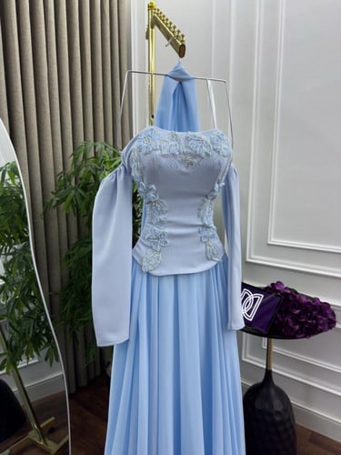 فستان سهره اللون سماوي القماش جورجيت باربي بطانه م...