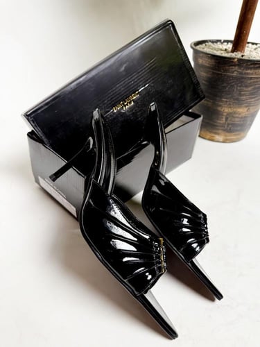 احذية كعب سان لوران من متجر جوهره