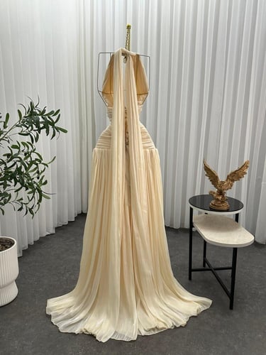 فستان سهره اللون بيج فاتح كرنكل كسرات دبل كلوش 7 م...