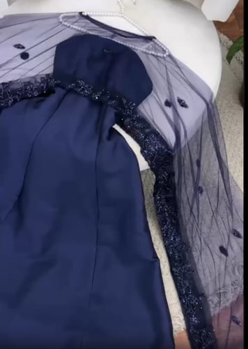 فستان سهره اللون كحلي خامه ميكادو وشال تل مطرز بخر...