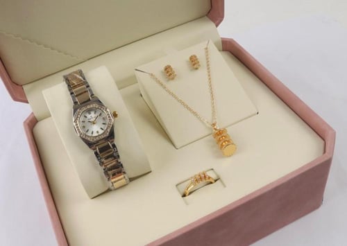 طقم نسائي متكامل ساعة واكسسوارات فاخرة