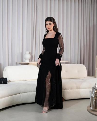 فستان اسود ناعم طويل بأكمام من الترتر و باربي من م...