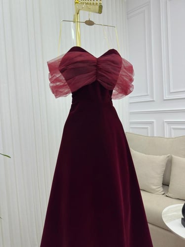 فستان سهرة دبل كلوش الخامة:مخمل جوخ K