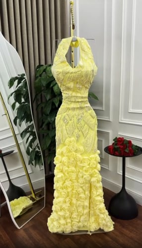 فستان سهره اللون وردي بيج واصفر قماش شك سهره مبطن...