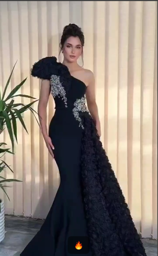 فستان سهره اللون اسود القماش باربي بطريز يدوي راقي...