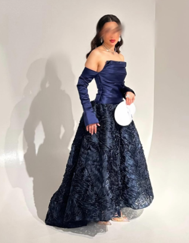 فستان سهره اللون كحلي القماش صدريه تفته كلفه على ج...