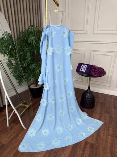 فستان سماوي بالورد