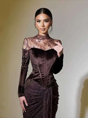 فستان سهره اللون بني خامه مخمل كوري دانتيل الاصلي...