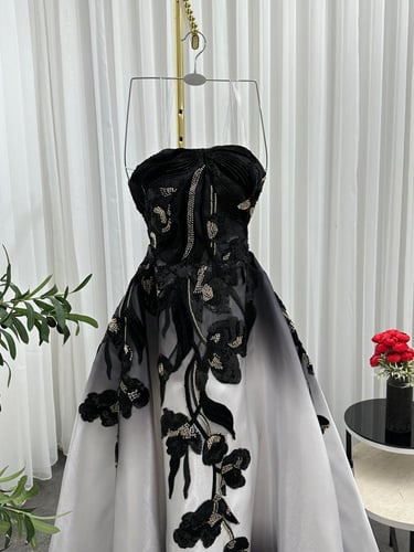 فستان سهره اللون اسود القماش مي كادو مموج كلفه شك...