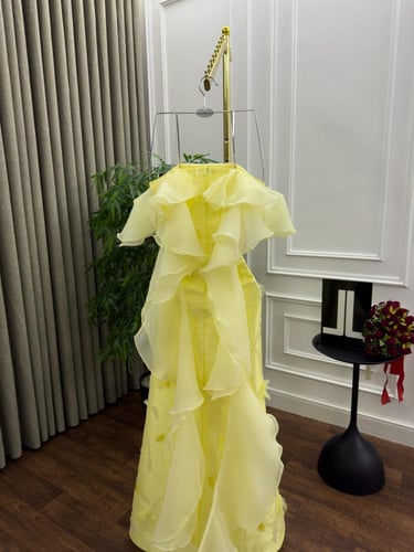 فستان سهره اللون اصفر ميكادو تطريز يدوي اورجنزا من...