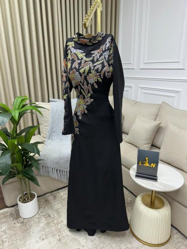 فستان سهره فخم الخامه:باربي على تطريز اصلي راقي LV