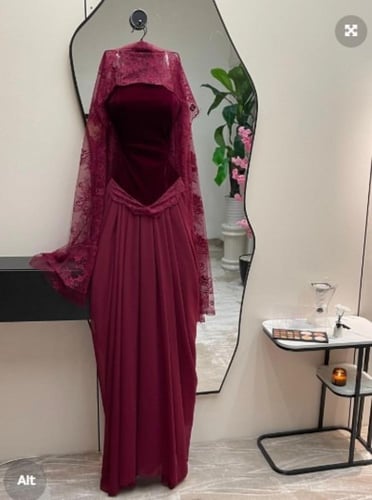 فستان سهره اللون بني خامه مخمل كوري دانتيل الاصلي...