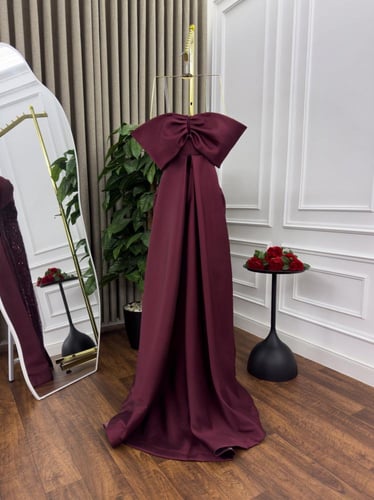 فستان سهره فخم ميكادو وتل مطرز بخرز لون احمر و بيج...