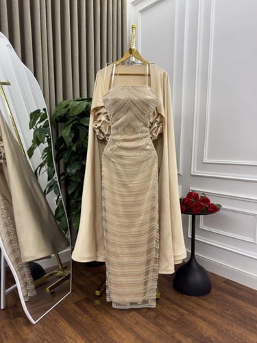 فستان سهره فخم بيج لحمي وردي تل مطرز بخرز مع ذيل م...