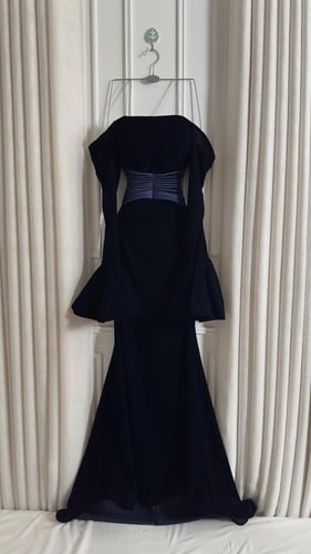 فستان سهره اللون بني و اسود مخمل وجوخ تفته من متجر...