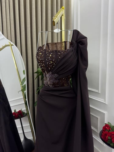 فستان سهره اللون بني خامه باربي وتطريز يدوي والشال...