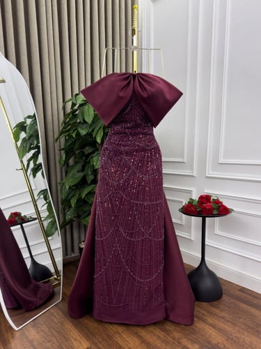 فستان سهره فخم ميكادو وتل مطرز بخرز لون احمر و بيج...