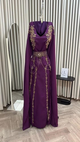 جلابية اللون اسود تطريز يدوي من متجر جوهره MN MA