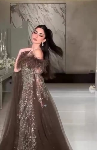 فستان سهره اللون كحلي الخامه بطانه تفته استرتش ريش...