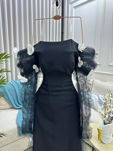 فستان اسود مورد الخامه باربي مع تل ورد من متجر جوه...